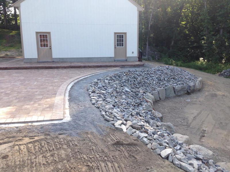 Patio with retaining wall